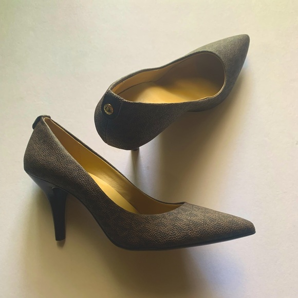 NWT MK Michael Kors flex mid pump size 8.5 brown MK design - Picture 1 of 12